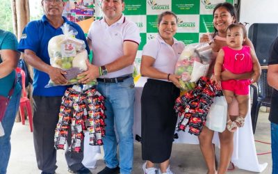 Entrega de 𝟱𝟬 𝗸𝗶𝘁𝘀 𝗱𝗲 𝗮𝗹𝗶𝗺𝗲𝗻𝘁𝗼𝘀 𝗮 𝗳𝗮𝗺𝗶𝗹𝗶𝗮𝘀