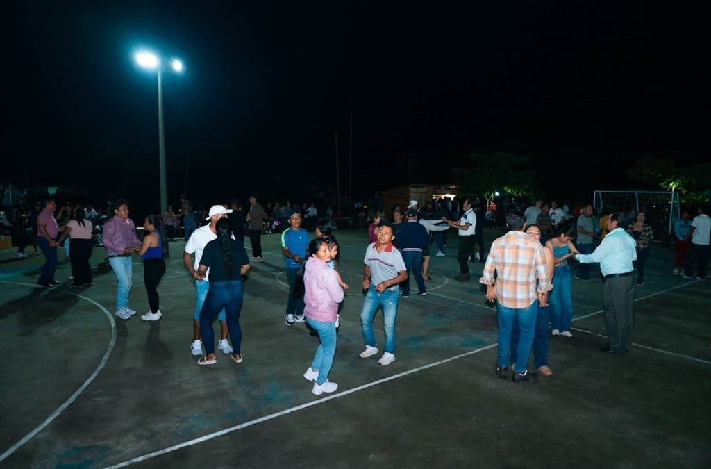 El recinto Nuevos Horizontes, de la parroquia Nueva Troncal, celebró su octavo aniversario