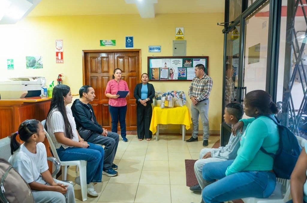Entrega de kits de alimentos a los estudiantes en situación de vulnerabilidad
