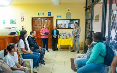 Entrega de kits de alimentos a los estudiantes en situación de vulnerabilidad
