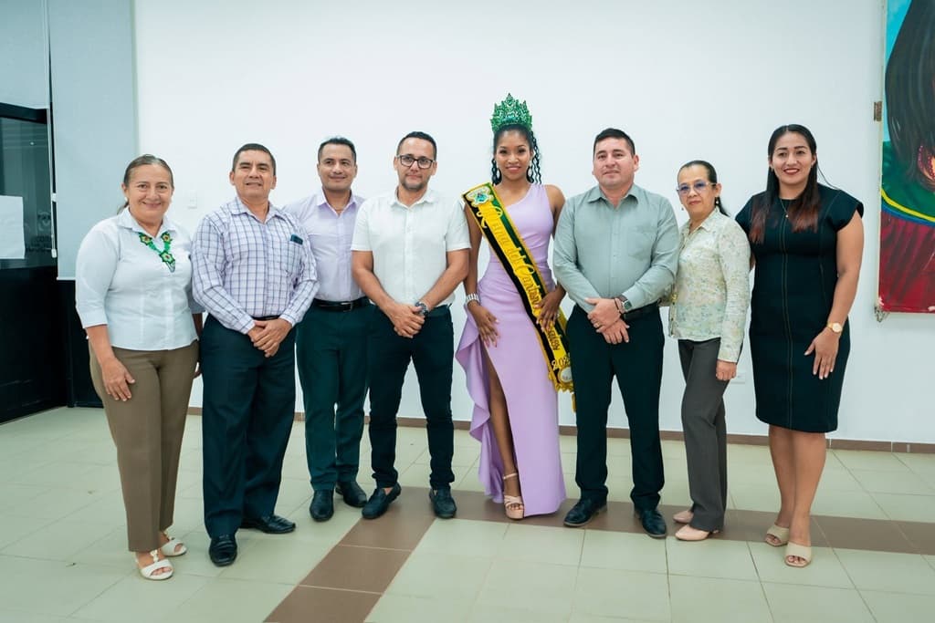 ✨👑 𝗢𝗿𝗴𝘂𝗹𝗹𝗼 𝗰𝗮𝘀𝗰𝗮𝗹𝗲ñ𝗼 𝗿𝘂𝗺𝗯𝗼 𝗮 𝗹𝗮 𝗘𝗺𝗯𝗮𝗷𝗮𝗱𝗼𝗿𝗮 𝗱𝗲 𝗹𝗮 𝗕𝗲𝗹𝗹𝗲𝘇𝗮 𝗱𝗲 𝗦𝘂𝗰𝘂𝗺𝗯𝗶́𝗼𝘀 👑✨
