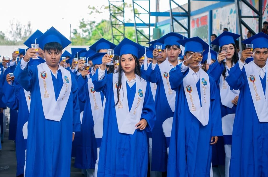 🎓 𝗖𝗮𝘀𝗰𝗮𝗹𝗲𝘀 𝗰𝗲𝗹𝗲𝗯𝗿𝗮 𝗮 𝘀𝘂𝘀 𝗻𝘂𝗲𝘃𝗼𝘀 𝗯𝗮𝗰𝗵𝗶𝗹𝗹𝗲𝗿𝗲𝘀