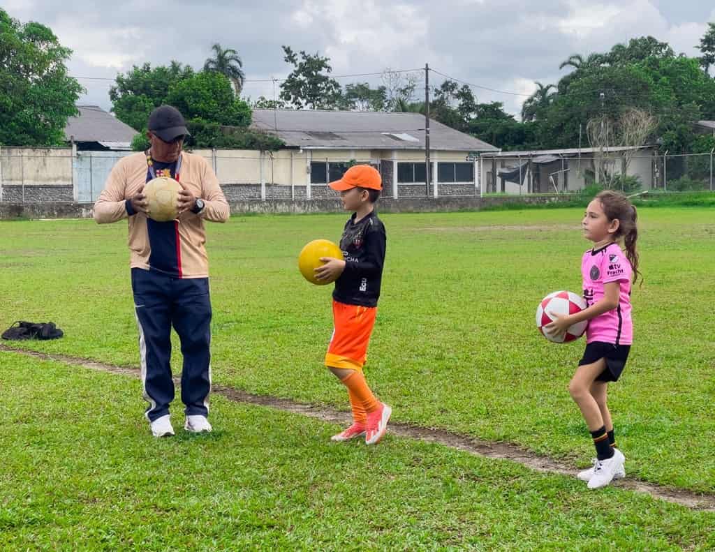 💪🏽⚽ 𝗙𝗼𝗿𝘁𝗮𝗹𝗲𝗰𝗲𝗺𝗼𝘀 𝗹𝗮 𝗘𝘀𝗰𝘂𝗲𝗹𝗮 𝗙𝗼𝗿𝗺𝗮𝘁𝗶𝘃𝗮 𝗱𝗲 𝗙𝘂́𝘁𝗯𝗼𝗹 𝗘𝘀𝘁𝗿𝗲𝗹𝗹𝗮𝘀 𝗖𝗮𝘀𝗰𝗮𝗹𝗲𝘀